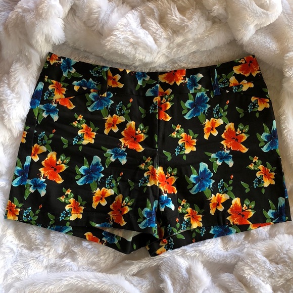 White House Black Market Pants - {WH|BM} Hawaiian Flower Tropical Shorts